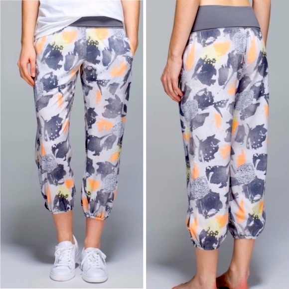 Lululemon Om Pant Mini Art Pop White Multi Pants. Size 10 - Picture 3 of 10